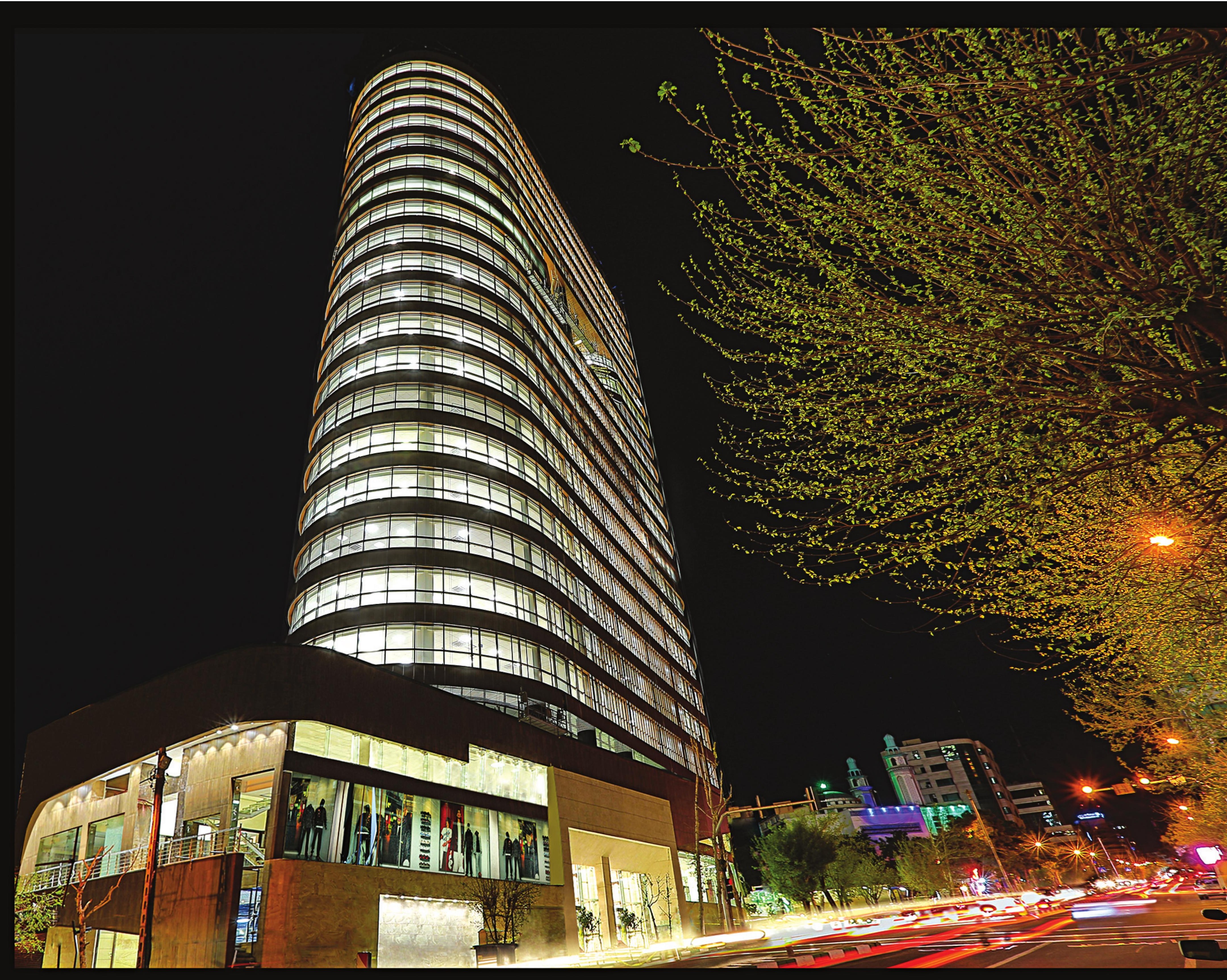 Night view from the corner of Vozara Street next to Sa'ei Park.