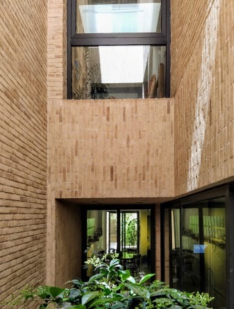 Living spaces opening onto the courtyard