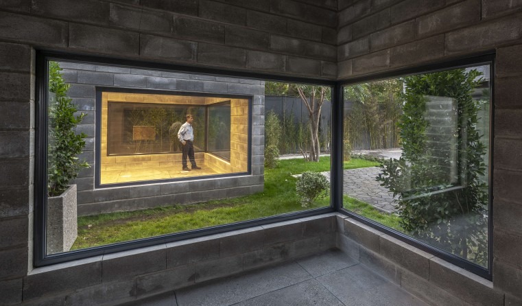 Office interior with transparent layer onto the courtyard