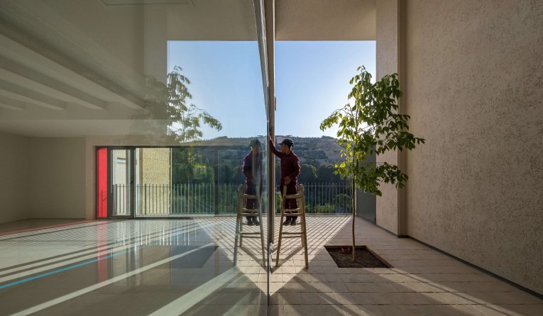 Six-metre-high open spaces within the units