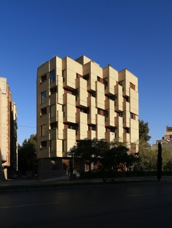 Khab-e-Aram facade close-up showing the wood-framed terraces stacked under deep white concrete edges