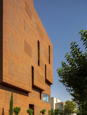 Eyeglass brick detail