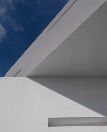 Suspended interior linking inside and outside