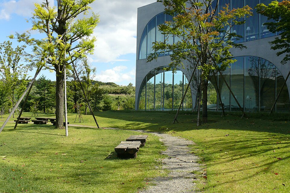 Tama Art University Library